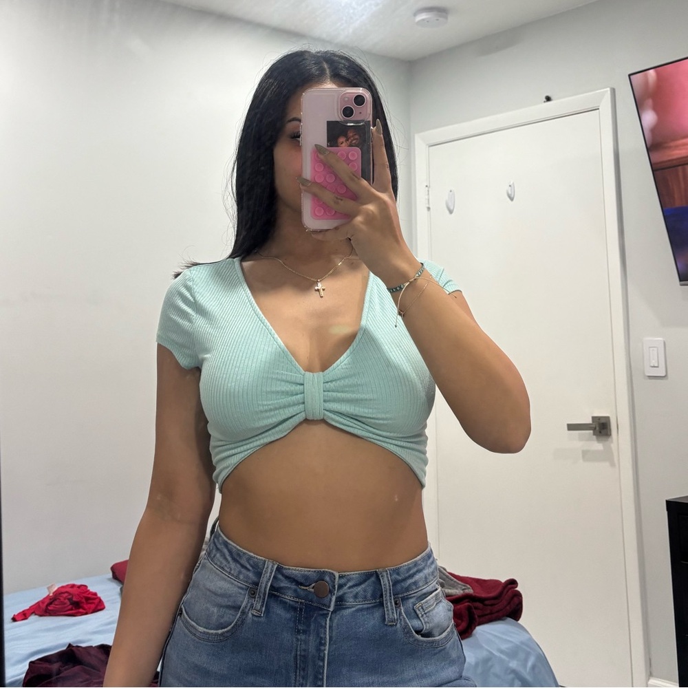 Bright seamoss knot front crop top